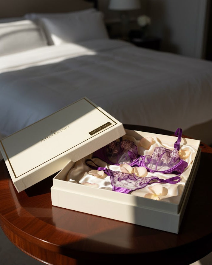 Lingerie Ensemble Violet Bloom – Porté par Ariana Cortez (Pièce unique)